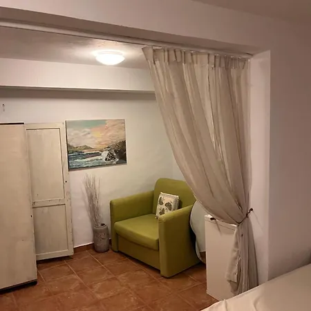 Vassia 1 *